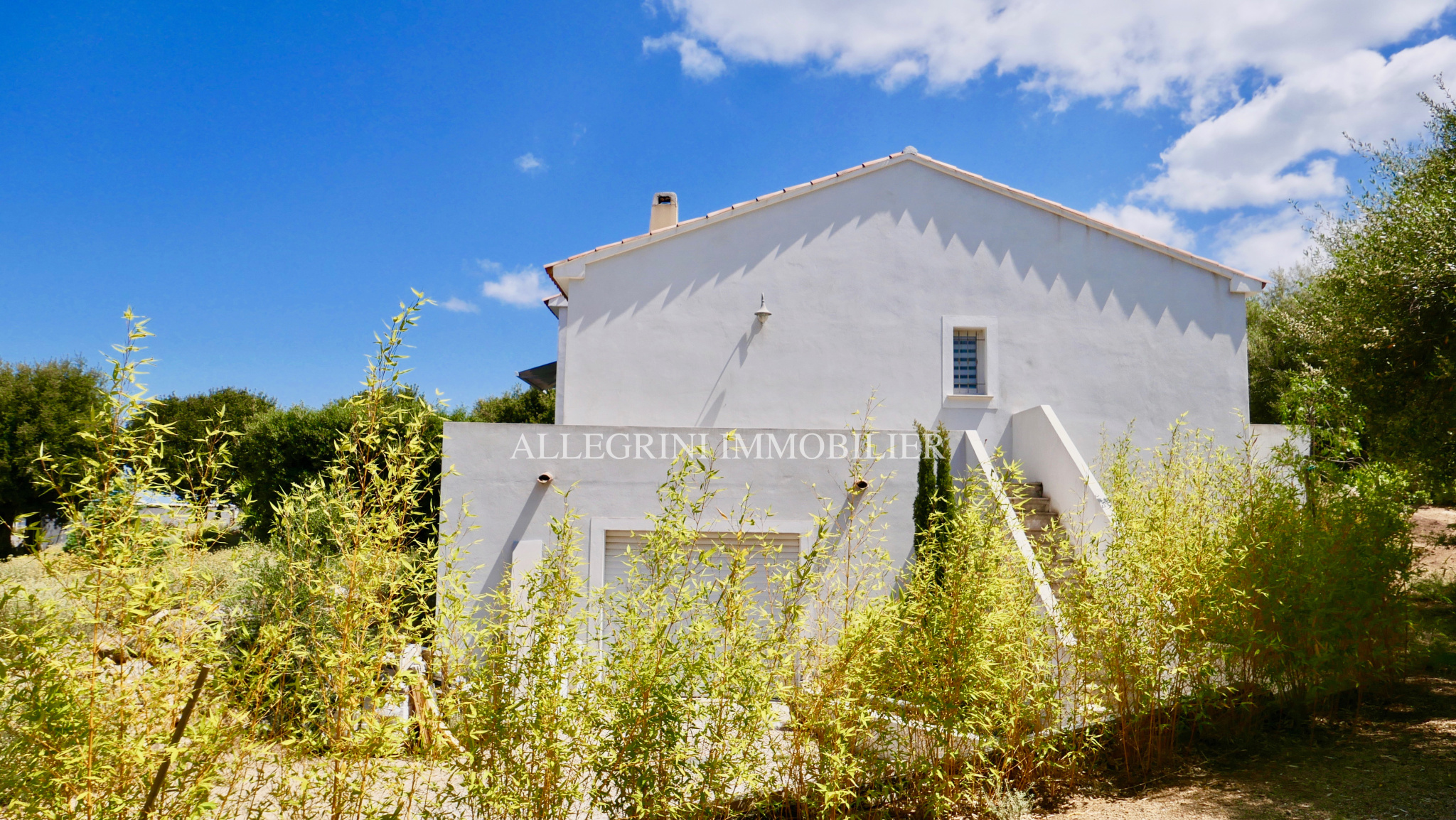 Village Entre Mer Et Maquis En 5 Lettres
